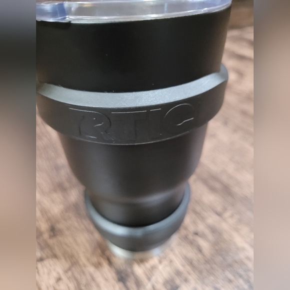 RTIC 24oz. Tumbler w/ Metal Straw and Removable Handle - Picture 4 of 7